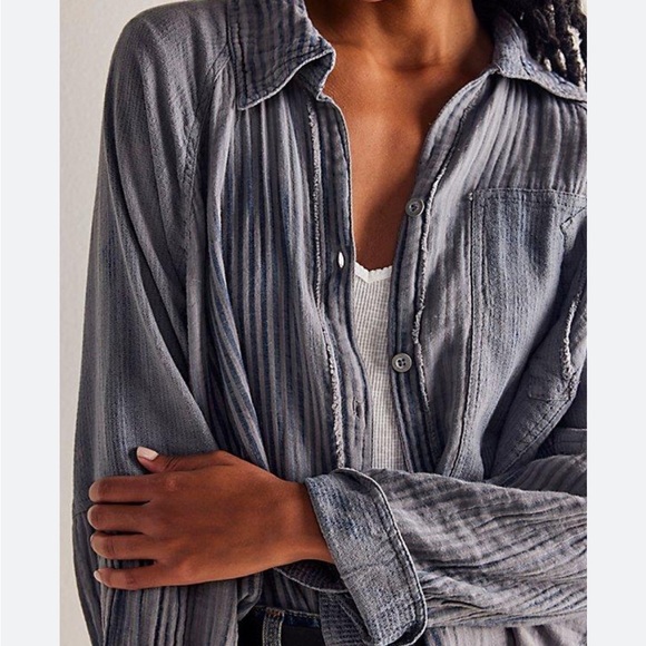 Free People We The Free Indigo Skies Stripe Shirt Size M Gravel Grey Raw Hem - Picture 2 of 12